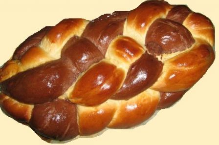 kalács : Kalács is part of the traditional Easter menu in Hungary, often consacrated together with ham in catholic churches