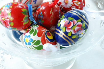 Hungarian easter eggs : Wooden eggs painted with Hungarian folk designs